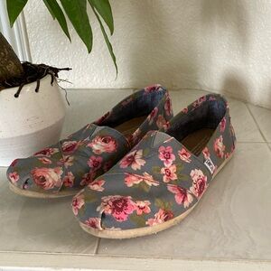 Toms floral slip on